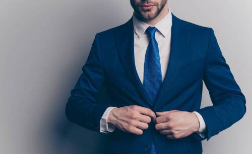 Czy czarny garnitur męski jest odpowiedni na każde formalne wydarzenie?