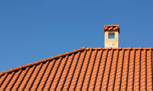 Montaż dachówki ceramicznej – co warto wiedzieć?