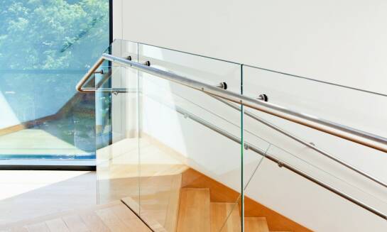 Balustrady nierdzewne a bezpieczeństwo dzieci i osób starszych