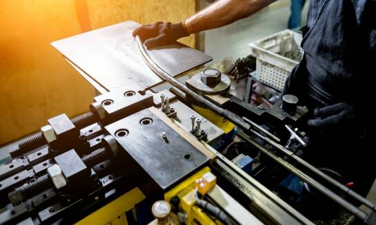 Zastosowanie zaginarek w branży budowlanej – praktyczne przykłady