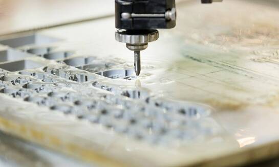 Frezy do tworzyw sztucznych a ich wpływ na trwałość maszyn CNC