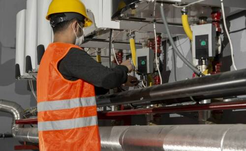Instalacje gazowe w budynkach usługowych – jakie są główne wyzwania?