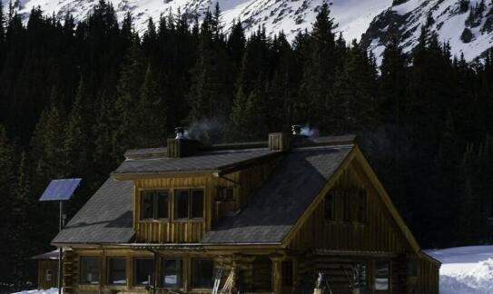 Noclegi dla grup zorganizowanych – jakie atrakcje czekają na uczestników w górskich domkach?