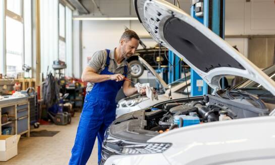 Wpływ regularnego serwisowania na trwałość części samochodowych