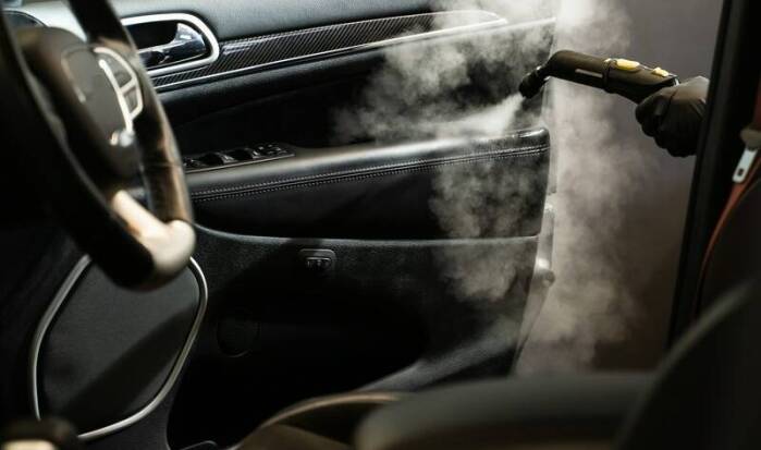 Jak mobilna myjnia samochodowa ułatwia zarządzanie czasem pracy kierowców?