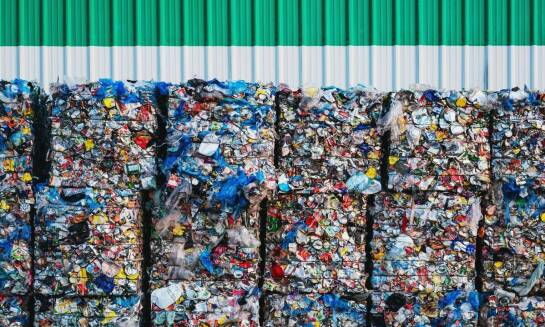 Jak firma utylizacji odpadów zarządza przeterminowanymi produktami?