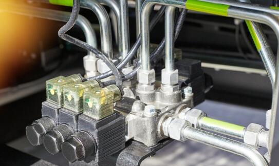 Jakie są etapy procesu doradztwa technicznego przy wyborze układów hydraulicznych?