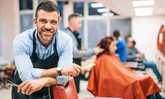 Dlaczego warto inwestować w wysokiej jakości profesjonalne grzebienie fryzjerskie?