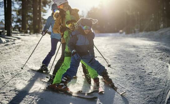 Jakie możliwości nauki jazdy na snowboardzie oferuje czarny groń snowpark?