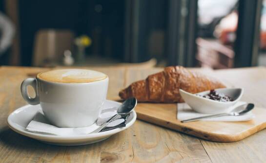 Co wyróżnia croissanty z lokalnych piekarni w Szczecinie?