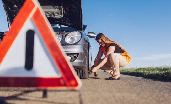 Jakie są zalety korzystania z profesjonalnych usług transportu lawetą 24/7?