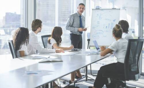 Kontrola merytoryczna w szkoleniach z zakresu ubezpieczeń – dlaczego jest tak ważna?