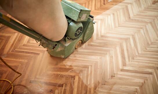 Cyklinowanie bezpyłowe jako sposób na odnowienie wnętrza bez bałaganu