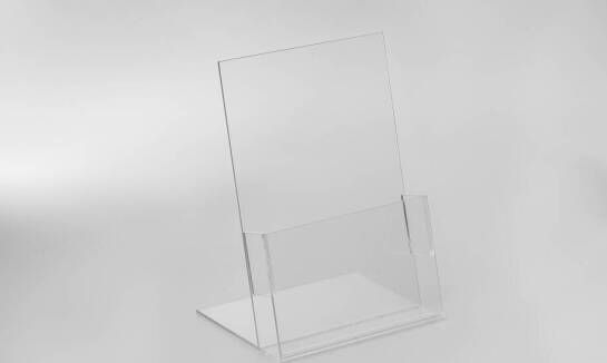 Stojaki reklamowe z plexi idealnym rozwiązaniem na ulotki