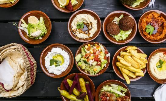 Co warto zjeść w Grecji? Tradycyjne dania i lokalne przysmaki