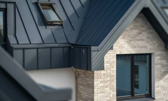 Jakie są trendy w kolorystyce i stylach blach dachowych?