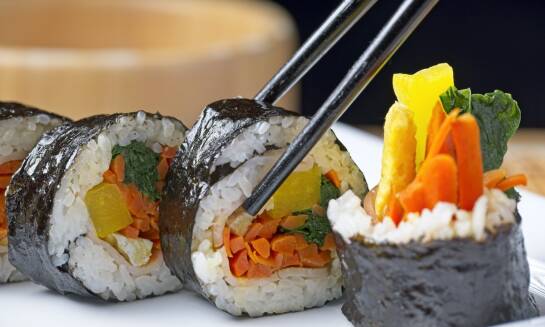 Jakie oryginalne propozycje sushi oferujemy na przyjęcia w Kutnie?