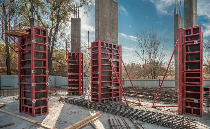 Jak wpływa jakość materiałów na trwałość deskowań stropowych?