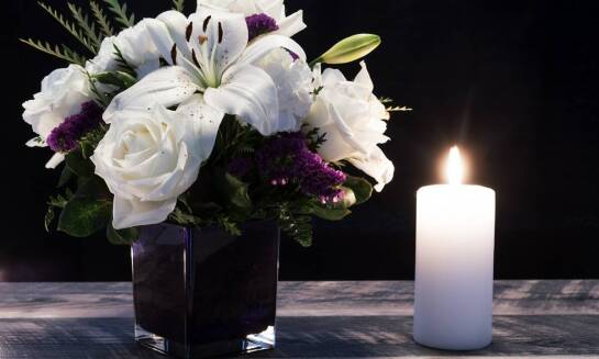 Jakie kwiaty wybrać do wiązanki pogrzebowej, aby uczcić pamięć bliskiego?