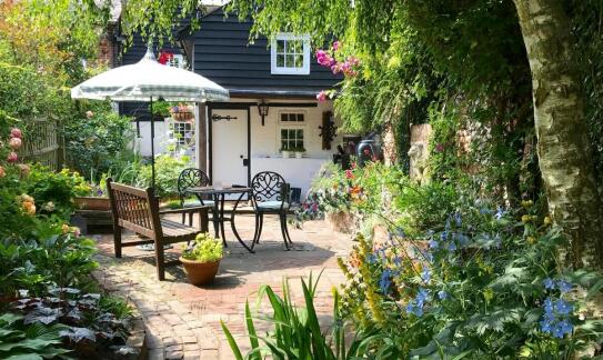 Jak domek holenderski całoroczny może stać się Twoim drugim domem?