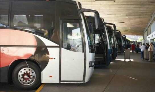 Wynajem autobusów na targi i wystawy – jak zapewnić sprawny transport dla uczestników?