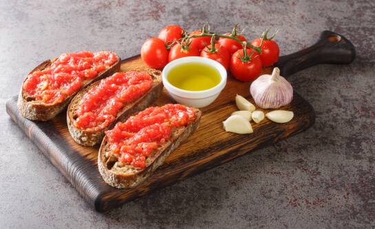 Dania hiszpańskie na zimno – przystawki i lekkie przekąski