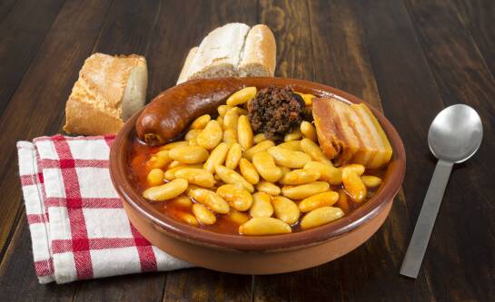 Hiszpańskie dania główne i obiadowe – smaki południa na talerzu