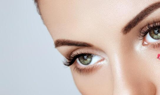 Jak laminacja rzęs może odmienić Twoje spojrzenie?
