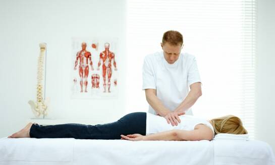 Jak osteopatia może pomóc w leczeniu przewlekłych bólów?
