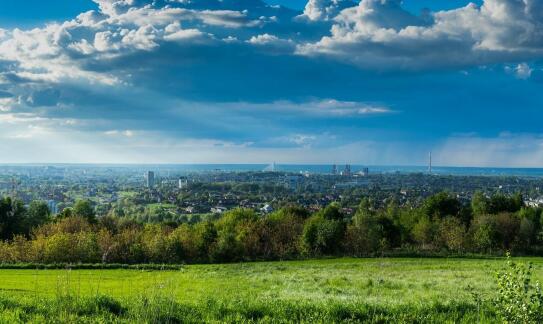 Plandeki na tarasy w kontekście ochrony środowiska – ekologiczne aspekty