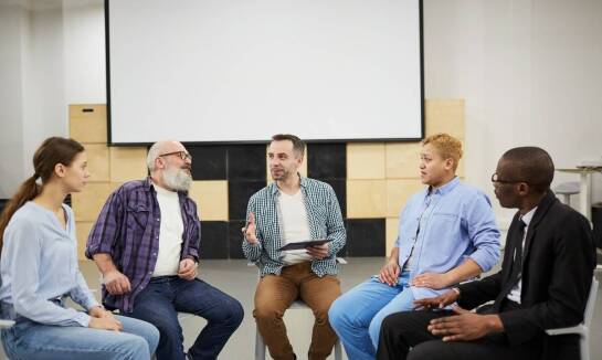 Jakie są najważniejsze zasady prowadzenia grup terapeutycznych dla młodzieży?