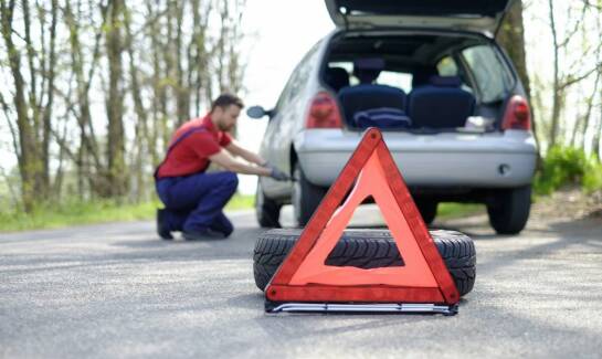 Wymiana koła w trasie - jak działa profesjonalna pomoc?