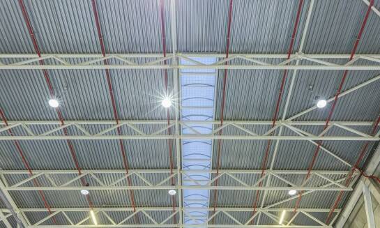 Blacha trapezowa a redukcja kosztów eksploatacji budynku