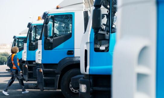 Zasady bezpiecznego transportu lawetą w auto złomie Rzeszów