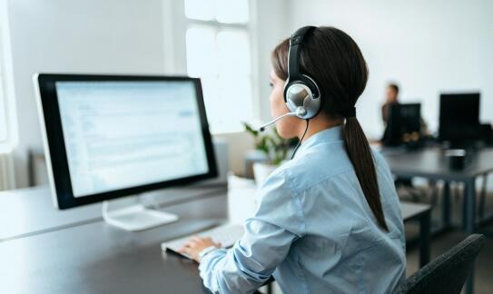 Jak wielojęzyczne call center może podnieść jakość obsługi klienta?