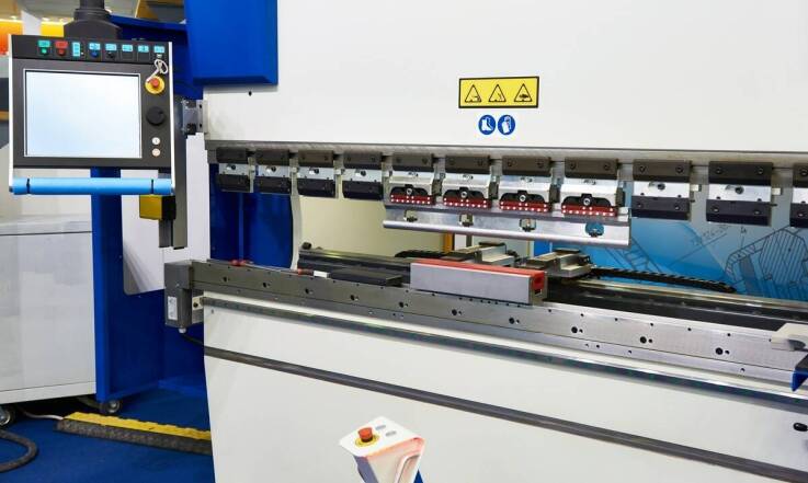 Jakie czynniki uwzględnić przy wyborze zaginarki ręcznej do warsztatu?