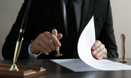 Jakie usługi oferuje notariusz w zakresie protokołów zgromadzeń wspólników?