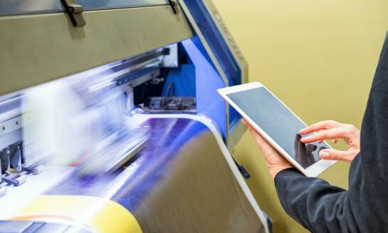 Nowoczesne technologie w drukarni - jak wpływają na jakość druku?