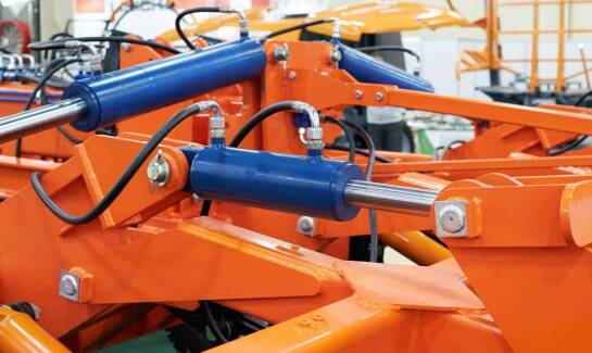 Siłownik wywrotu – jak wpływa na wydajność systemów hydraulicznych?