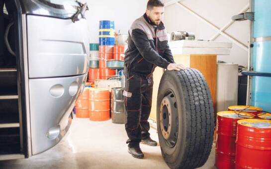 Jakie są innowacyjne metody naprawy uszkodzonych opon w serwisach?