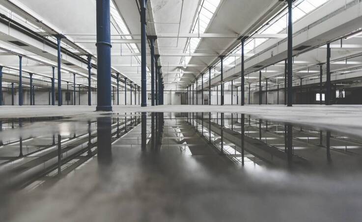 Koszty i korzyści inwestycji w posadzki z żywicy epoksydowej