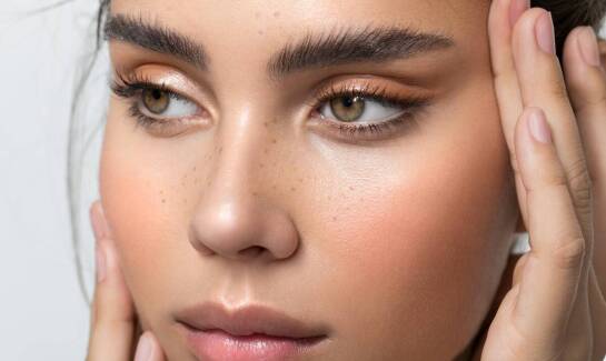 Trendy w makijażu permanentnym – co jest teraz na topie?