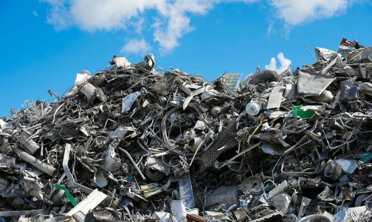 Co zrobić z pełnym kontenerem na złom? Proces odbioru i recyklingu
