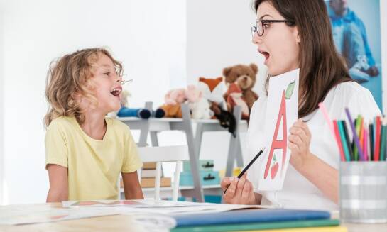 Rola terapii logopedycznej w rozwoju językowym dzieci z dysleksją