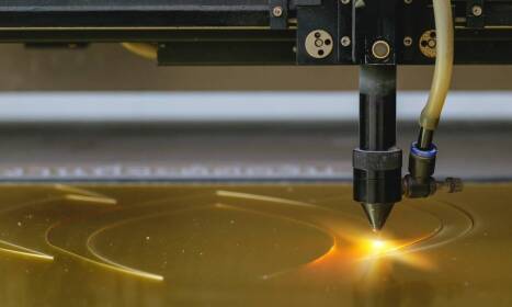 Jak cięcie laserowe profili wpływa na szybkość realizacji zamówień