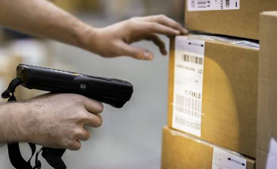 Jak etykiety RFID rewolucjonizują logistykę magazynową?
