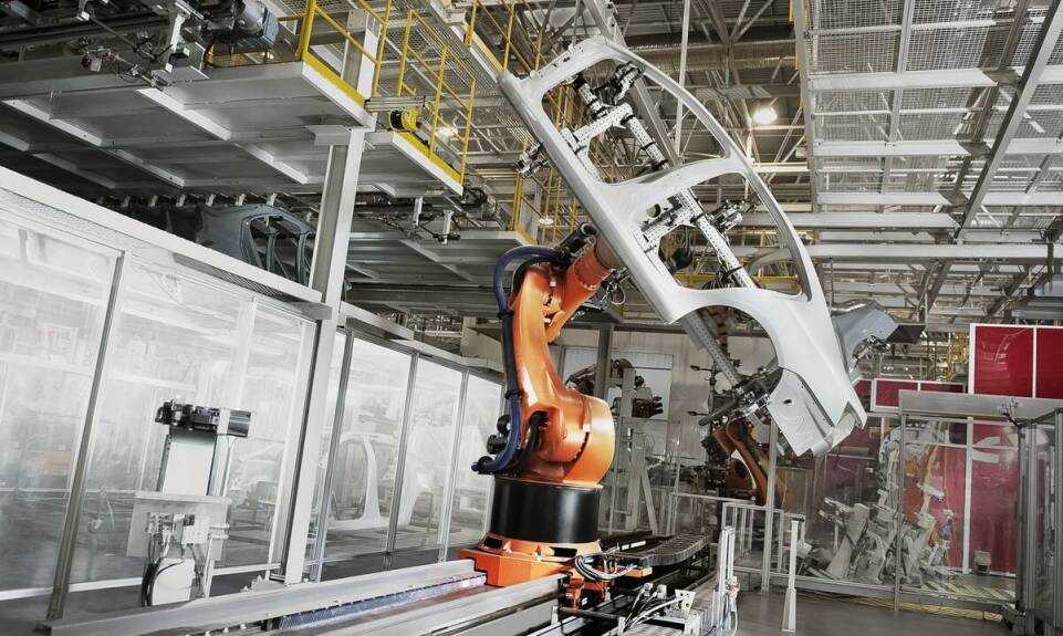 Jak automatyzacja i robotyzacja wpływają na modyfikację istniejących maszyn?