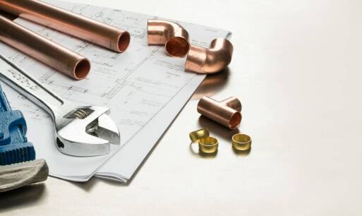 Jakie korzyści niesie współpraca z doświadczonym hydraulikiem z Leszna?