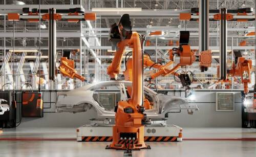 Automatyzacja linii produkcyjnych: kluczowe wyzwania i jak je pokonać