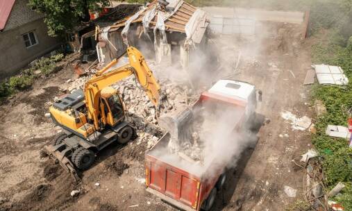 Wyburzanie jako kluczowy etap przygotowania terenu w Warszawie
